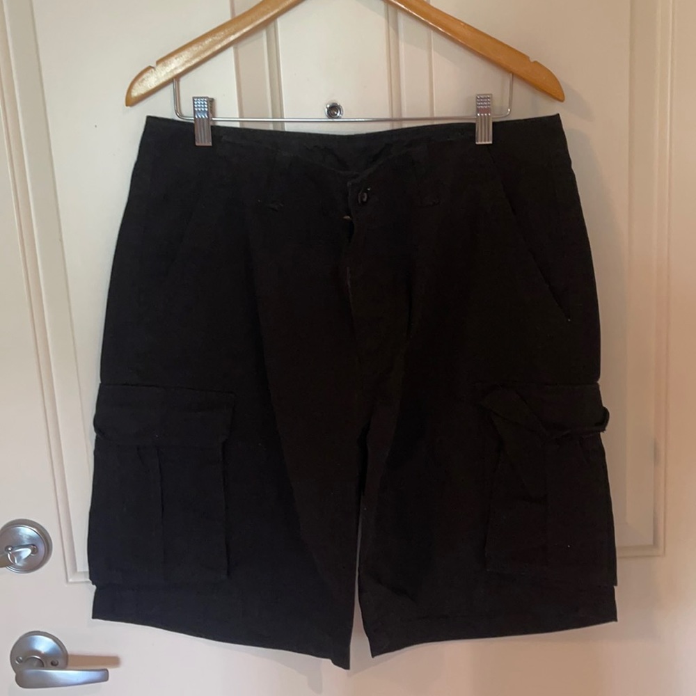 Men’s Sixe 34 Black Cargo Shorts